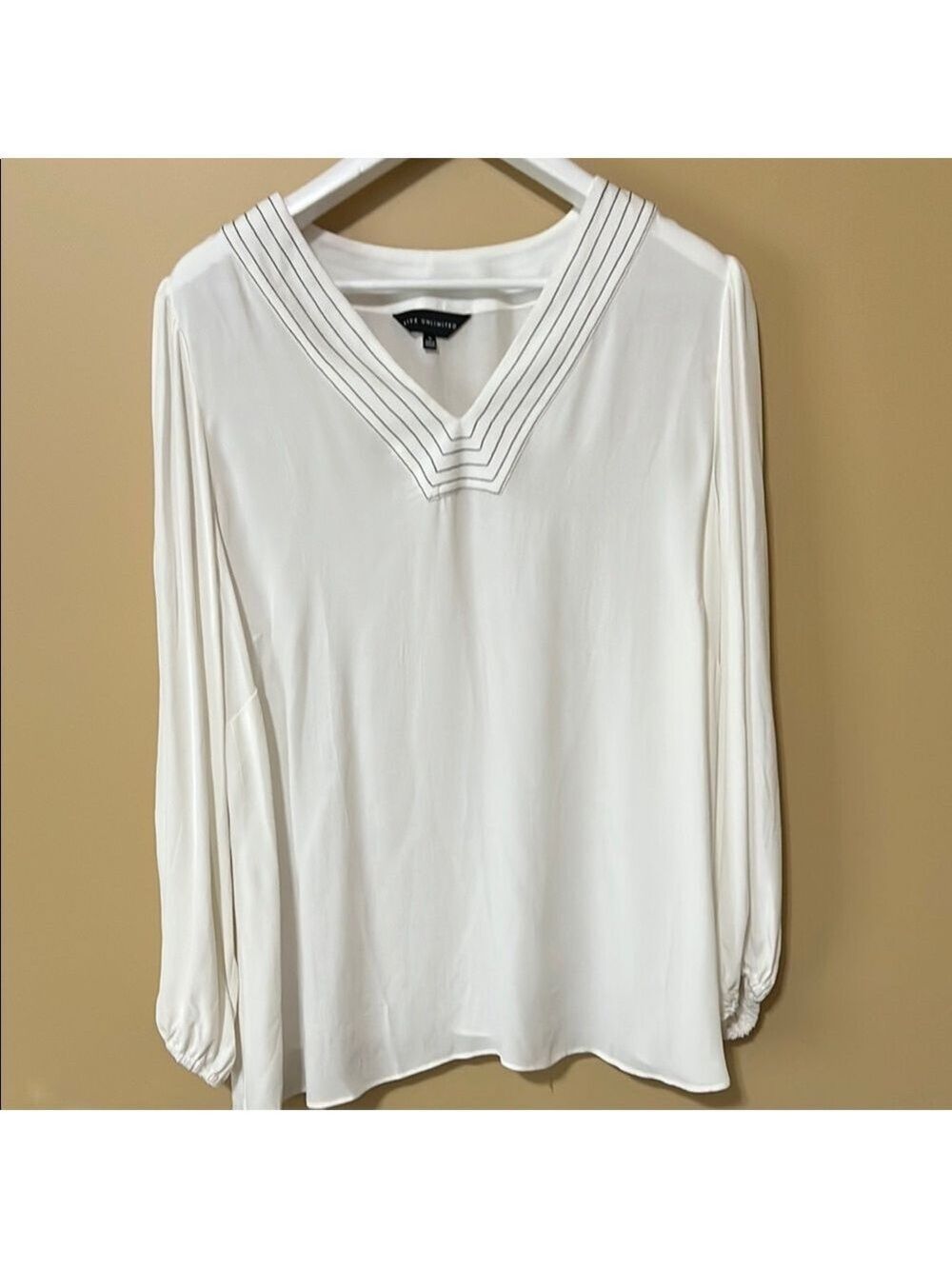 Live Unlimited Cream Long Sleeve Vee-Neck top.  Size 18 US. New, no tags